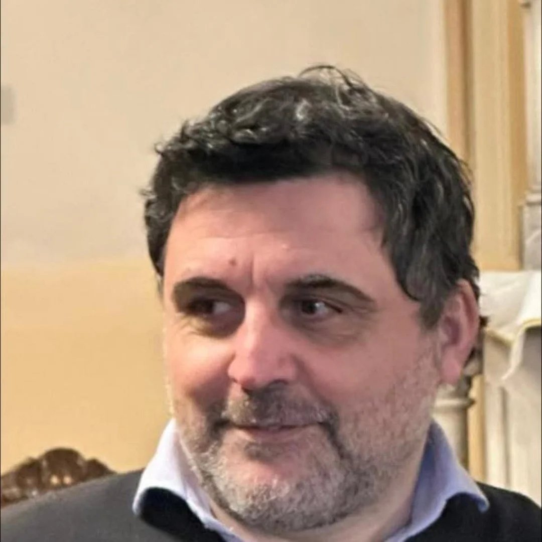 IAeFF7JZJq2SOOpR.jpg